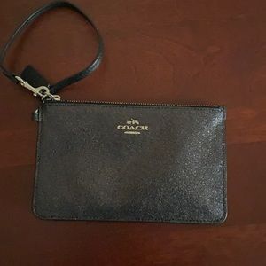 I don’t use this handbag anymore but it is great for going out!